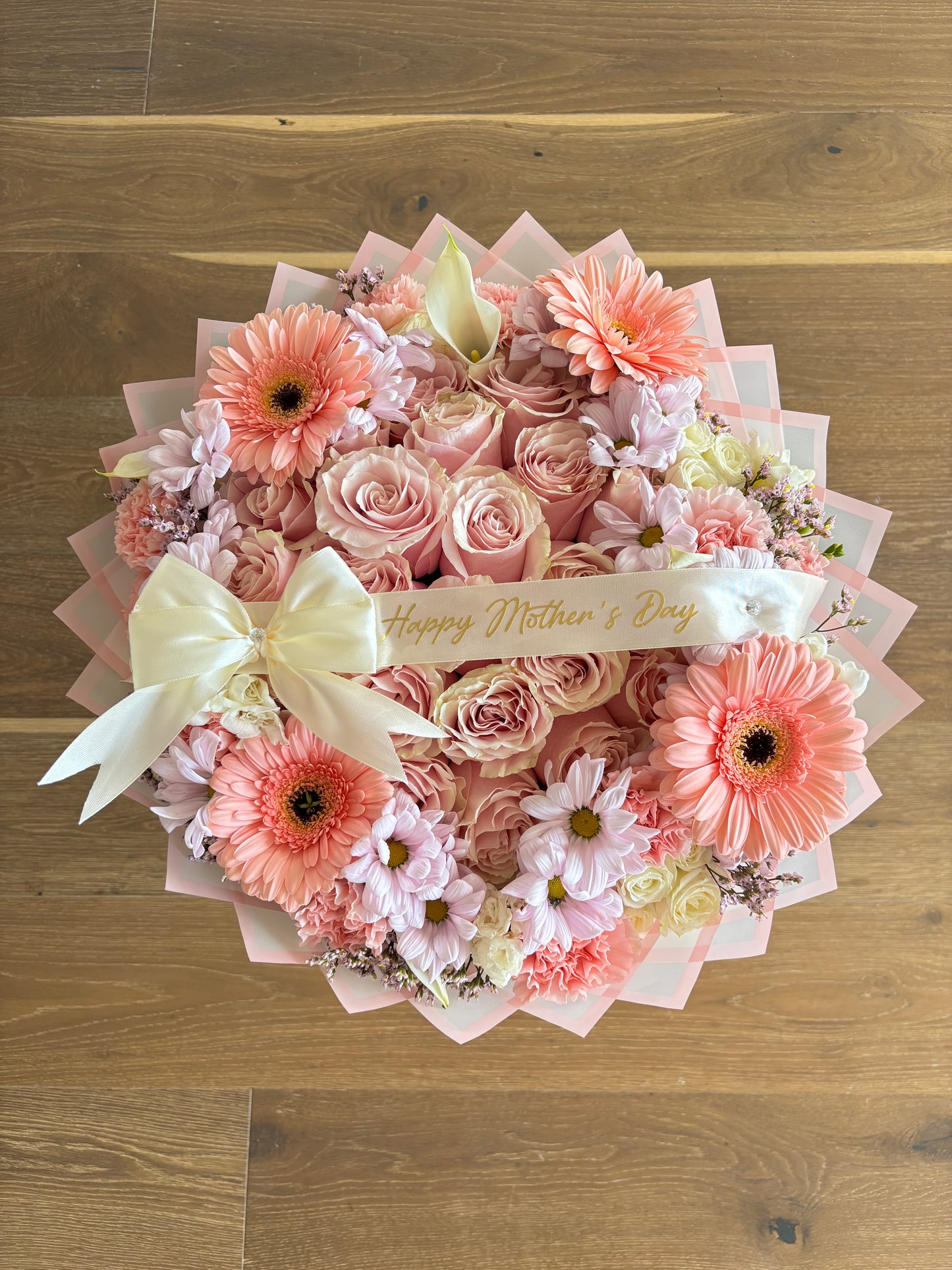25 roses with flower rim
