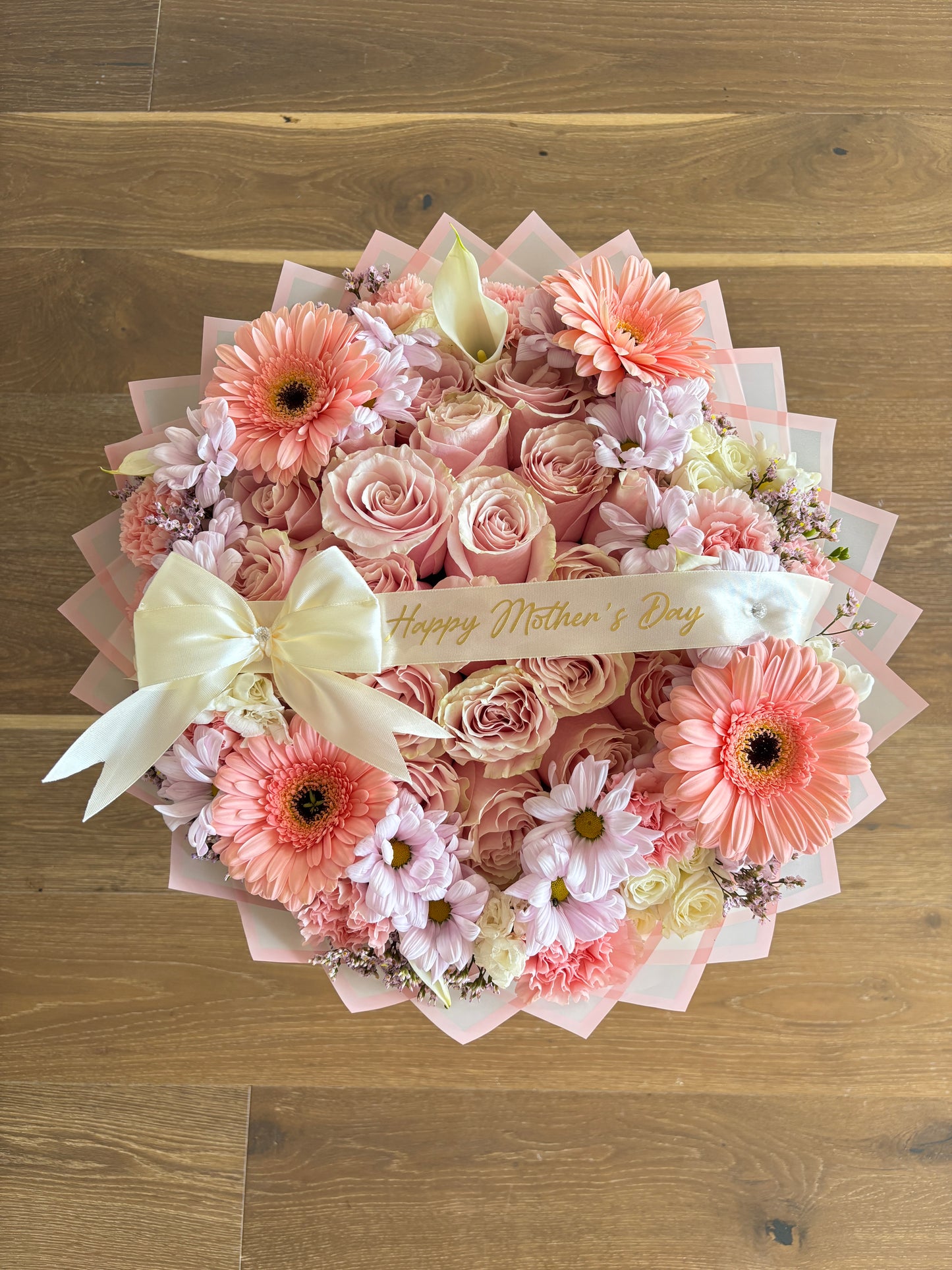 25 roses with flower rim